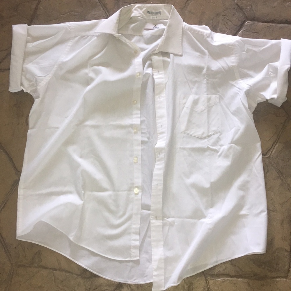 White Short Sleeve Button Up 🐙